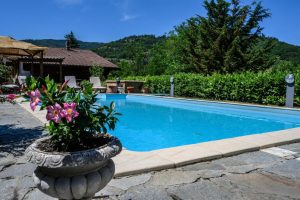 Agriturismo con piscina in Alta Langa - Piemonte