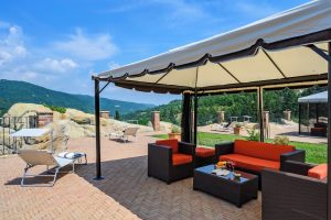 Piscina con gazebo spiaggia Langhe Piemonte